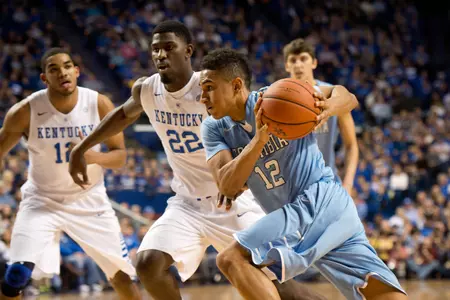 Men's Basketball Hangs Tough; Falls at No. 1 Kentucky