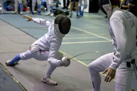 Fencing Shines With 6-0 Mark at Columbia Invitational