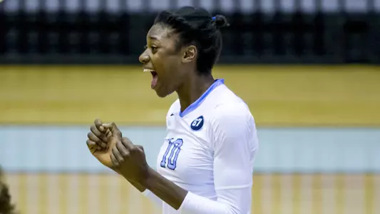 Volleyball Hangs On to Defeat Yale, Wins 5th Straight