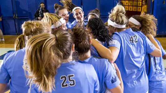 WBB Team 2017-18 Huddle
