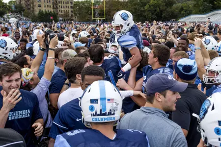 Wainwright on Shoulders after Penn Game 2017