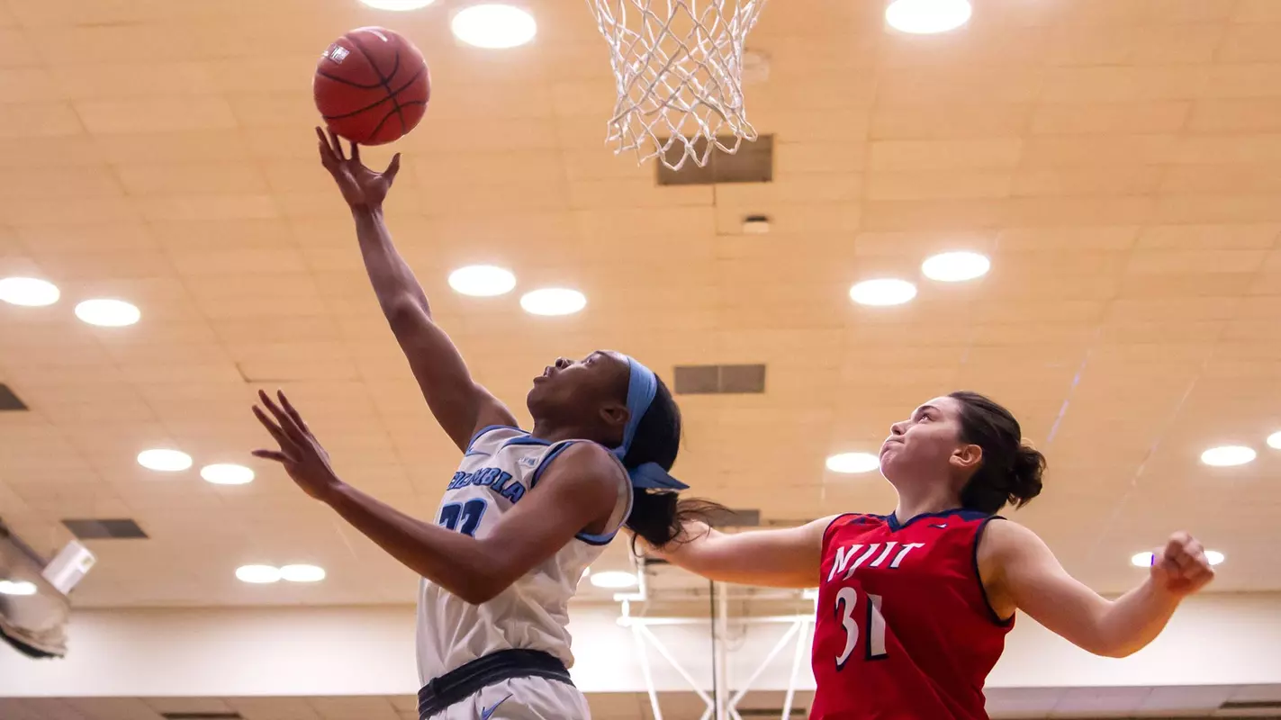 Lilian Kennedy Reverse Layup vs NJIT 2019