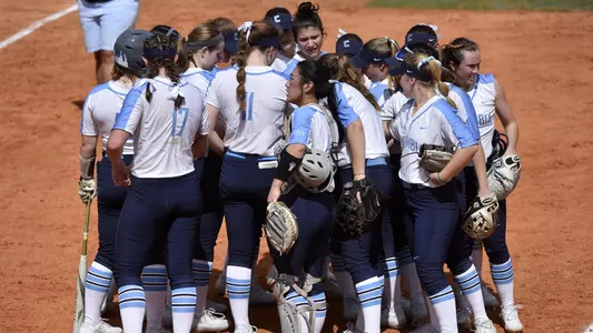 2019 Softball FIU Panther Invitational Day 1 Team Huddle