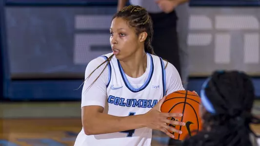 Kaitlyn Davis Holding Ball 2021 Hampton 2398542983