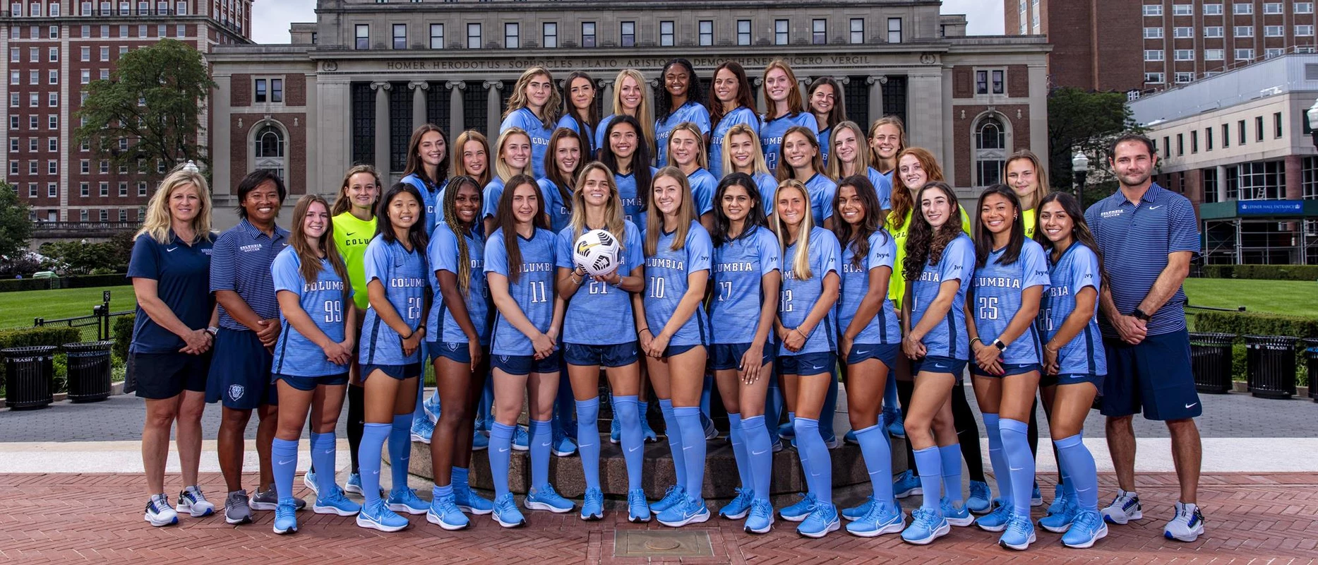 Women's Soccer 2021 Team Photo Web Crop