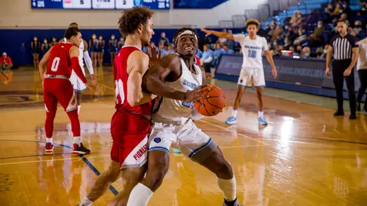 Ike Nweke during Columbia's men's basketball game against Sacred Heart (Dec. 13, 2021)