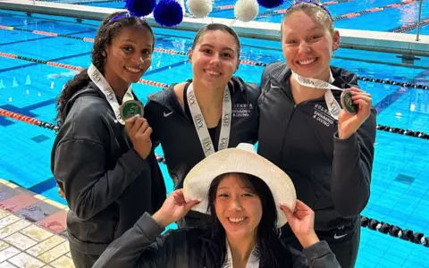 200-Free Relay Wswim bronze medal