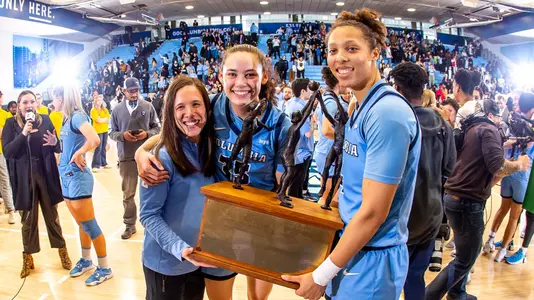 Megan Griffith Abbey Hsu Kaitlyn Davis with Ivy Trophy 2023