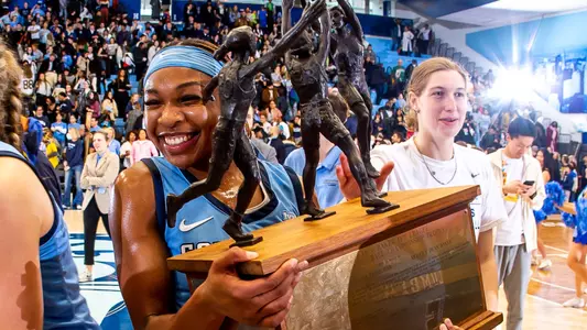 Lilian Kennedy with Ivy Championship Trophy 2023
