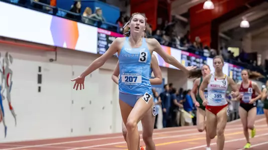 Phoebe Anderson Breaks 3000m Record at Husky Classic Image