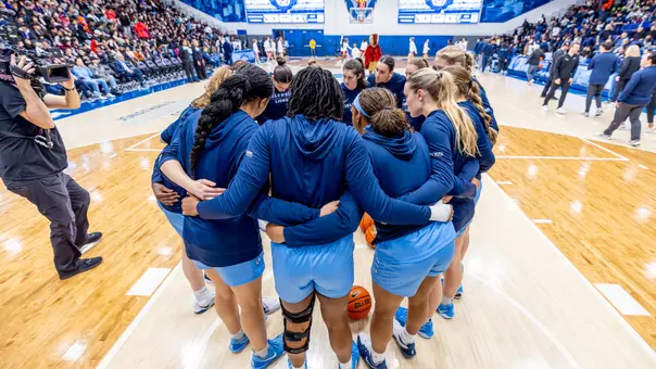 WBB Huddle on Court 2025-26 24728354