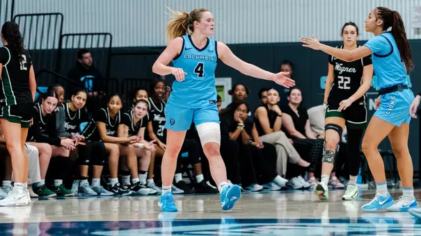 Fliss Henderson High 5 with Nasi Simmons vs Wagner