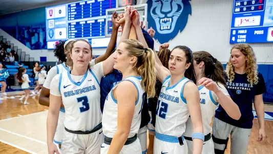 Women's basketball huddle 2025