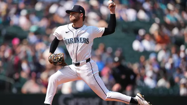 Josh Simpson pitches with the Seattle Mariners