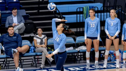 Clara Yu serving