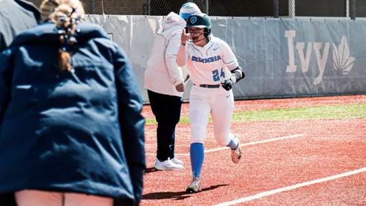 Sarah Mikami rounding third