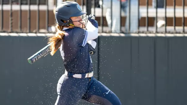 Sarah Mikami swinging