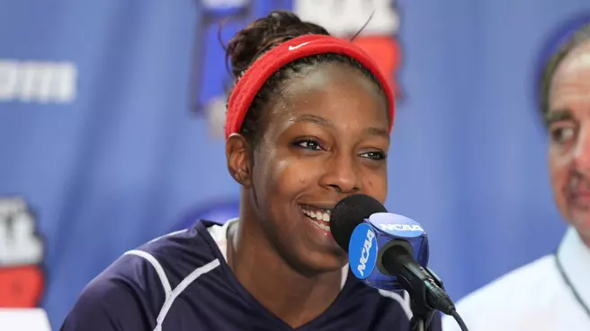 A Look at Women's Hoops Signee Chelsea Gray