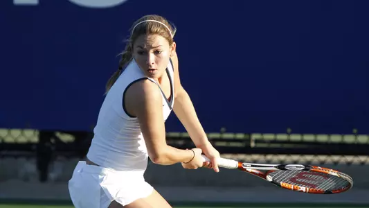 Women's Tennis Finishes Day One of Fab-4 Invite