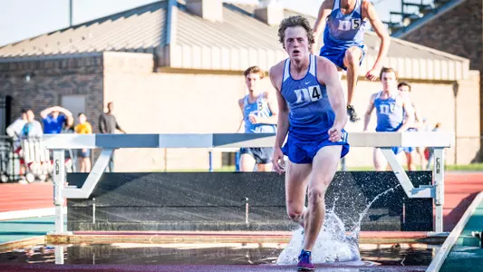 Distance Squads Shine at Penn Relays
