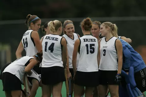 Duke field hockey 2005 team huddle