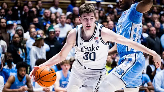 Kyle Filipowski drives past a defender