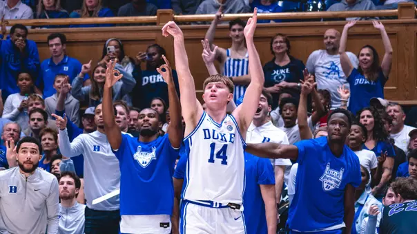 Nikolas Khamenia shoots a three-pointer