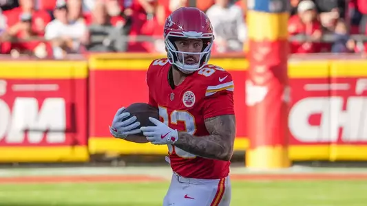Former Duke tight end Noah Gray makes a catch for the NFL's Kansas City Chiefs in a game versus the Indianapolis Colts.