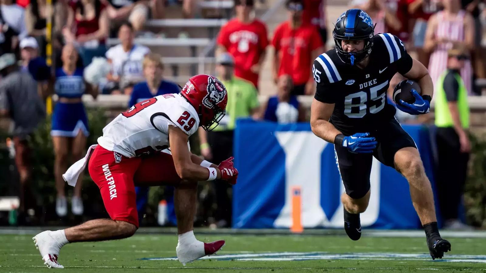 Tight end Jeremiah Hasley, wearing an all black Duke uniform, runs after making a catch against NC State on September 20, 2025.