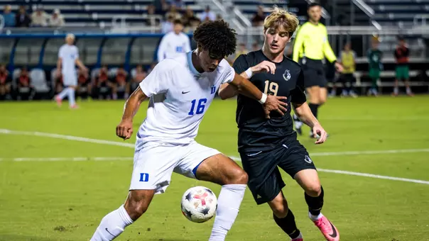 Kai Aina battles against Wofford