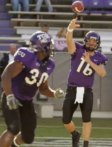 TCU quarterback Jeff Ballard (16) passes the ball to tailback Lonta Hobbs (30) during the first quarter. (AP Photo)