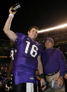 Jeff Ballard holding his Offensive Most Valuable Player trophy from the 2006 Poinsettia Bowl.