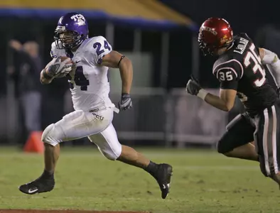 Joseph Turner breaks a 25-yard gain during the second quarter.