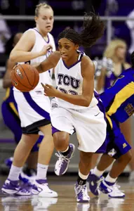 Adrianne Ross scored 38 points Sunday--the fourth-highest total for an NCAA Division I player this season.