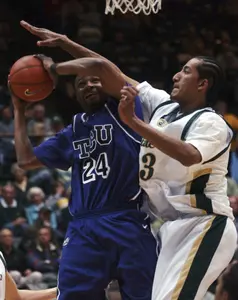 Henry Salter goes up for a shot against Colorado St.