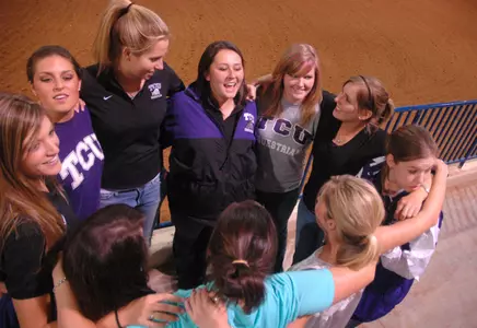 TCU volunteers at local riding center for second semester