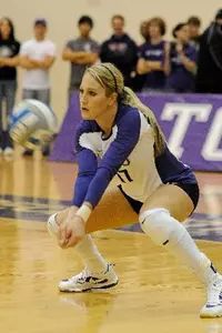 Lauren Otto had 22 digs in the win.