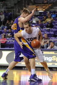 Junior forward Nikola Cerina