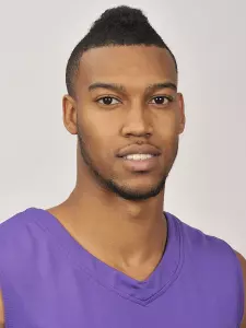 Senior point guard Hank Thorns