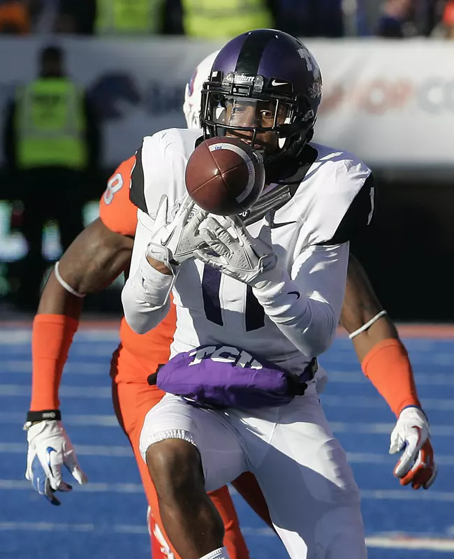 TCU's Skye Dawson (11) holds on to a reception against Boise State