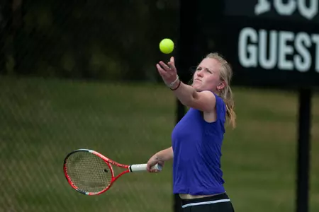 Olivia Smith won her seventh-straight singles match Sunday.