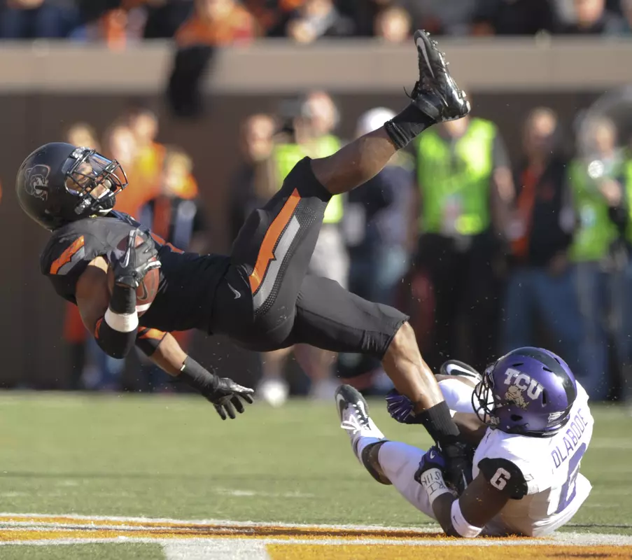 Elisha Olabode tackles an Oklahoma State running back.