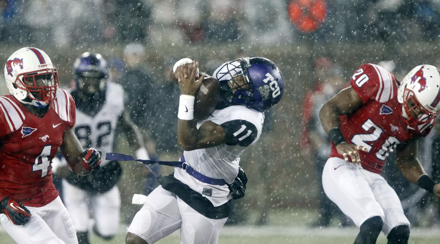 Skye Dawson grabs a long pass for a first down in a pouring rainstorm. (AP Photo/John F. Rhodes)
