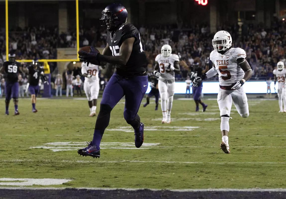 LaDarius Brown catches a touchdown pass in the first quarter.