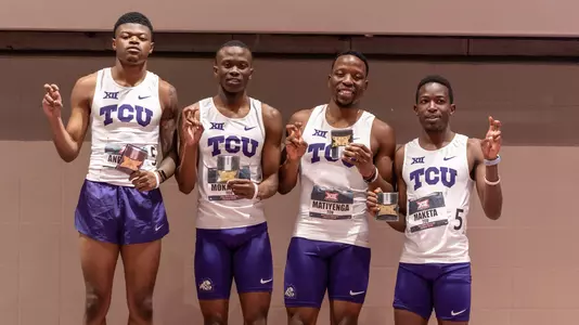 Men's 4x400 Podium