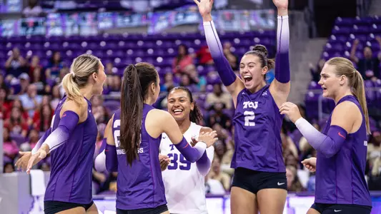 Riley Buckley, Cecily Bramschreiber