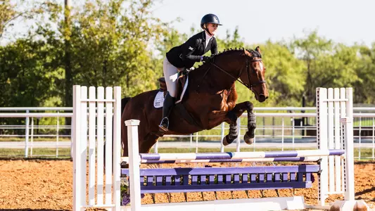 Lilly Goldstein jumping over fences