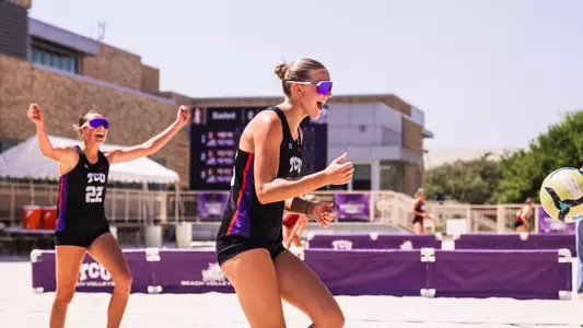 Melina Mol and Hannah Taylor