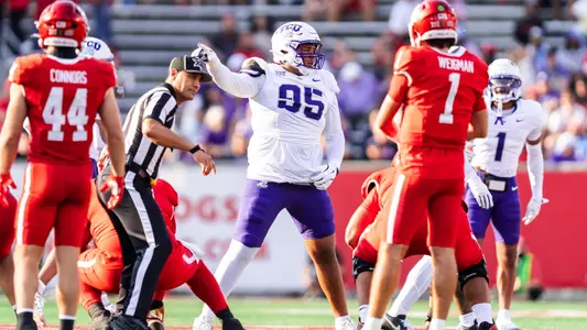 Defensive lineman Markis Deal points at the defense a game against Houston (2025)