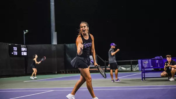 Jennifer Jackson celebrating after clinching the match against Texas Tech